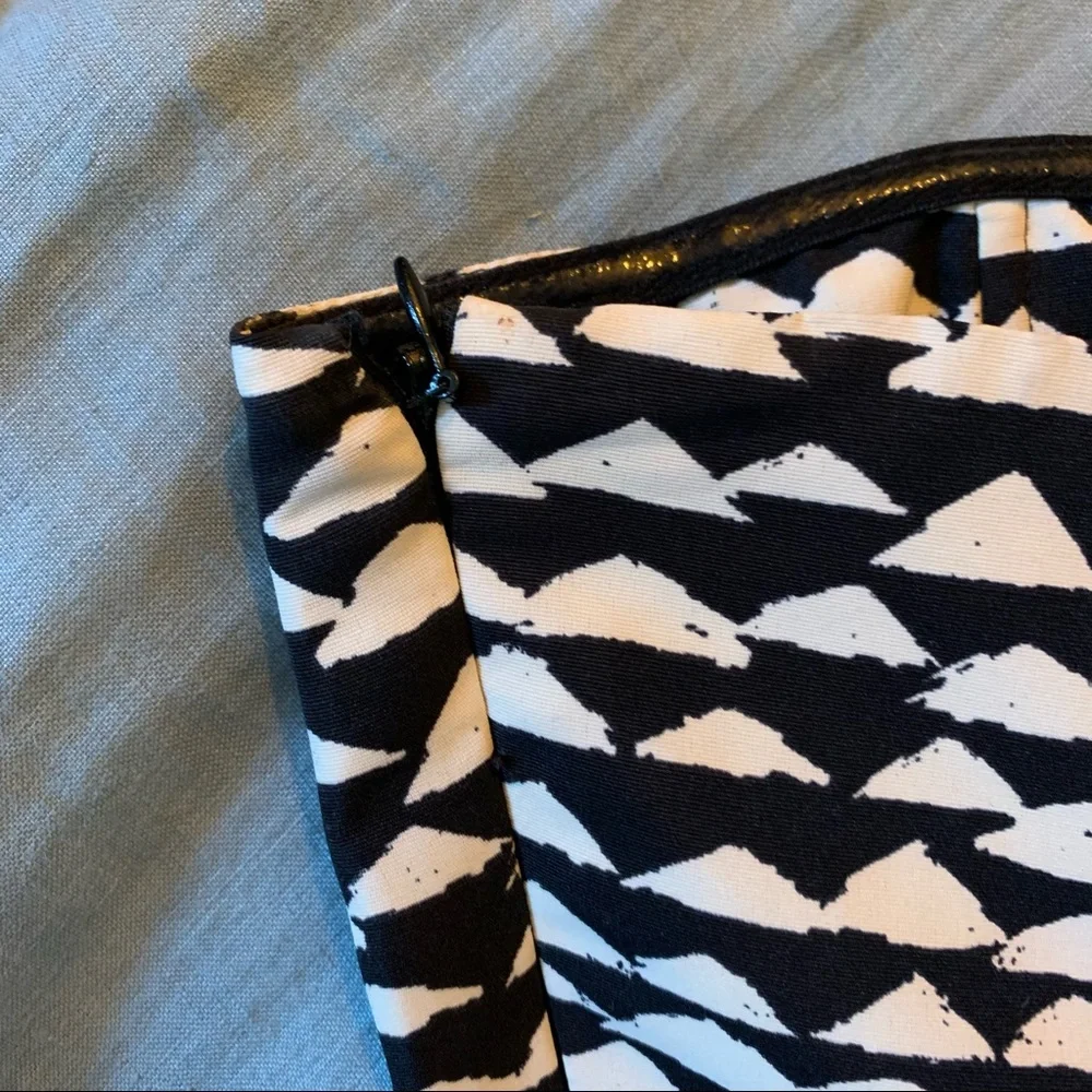 Patterned Strapless Mini Dress - Picture 3 of 6